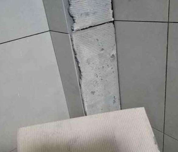米林瓷砖空鼓维修公司分享下厨房瓷砖脱落的补救措施。